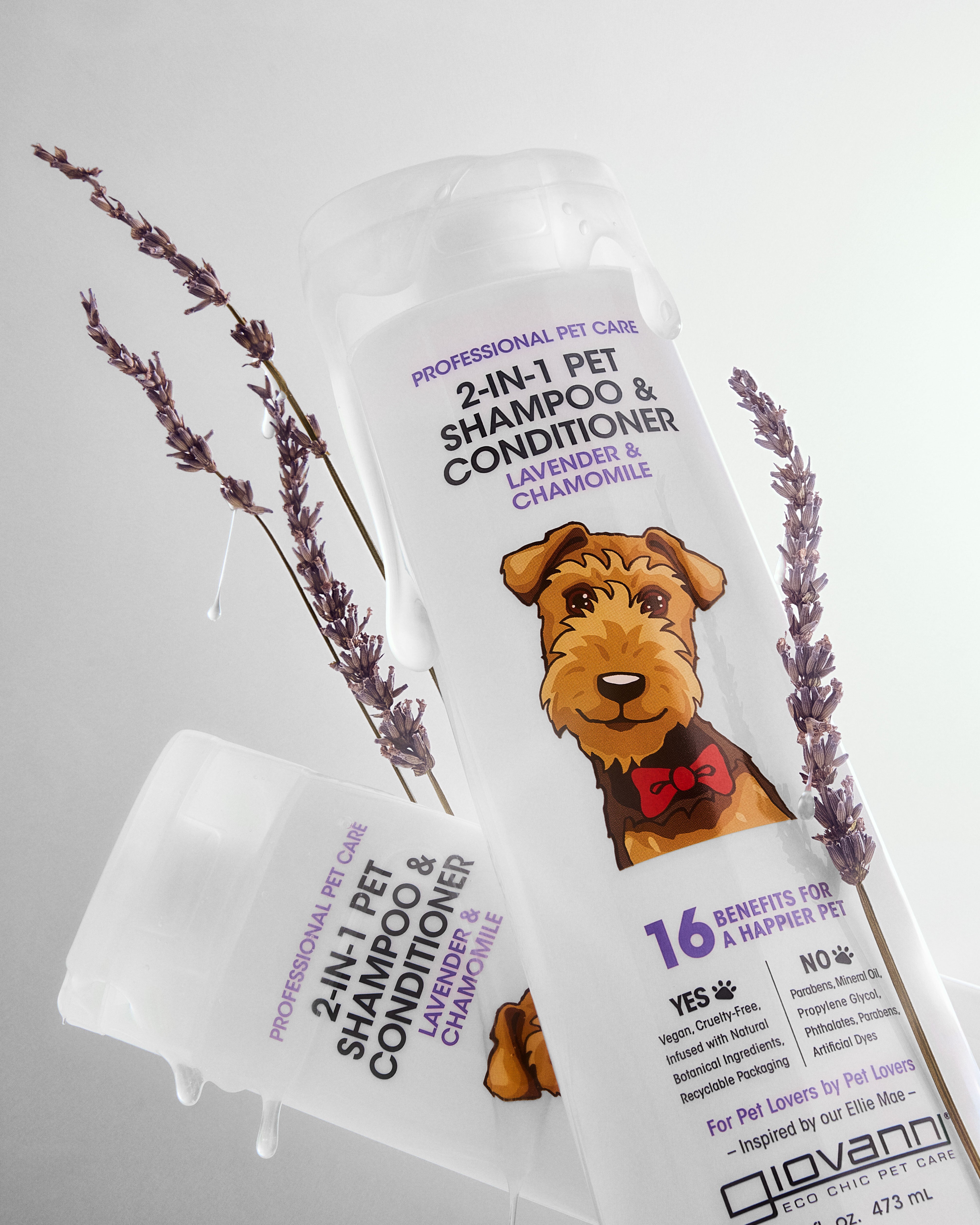 Giovanni 2-in-1 pet shampoo and conditioner with lavender and chamomile on a gray background