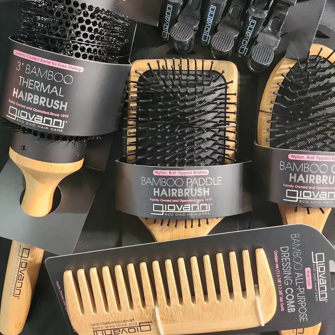 Giovanni har brushes and tools