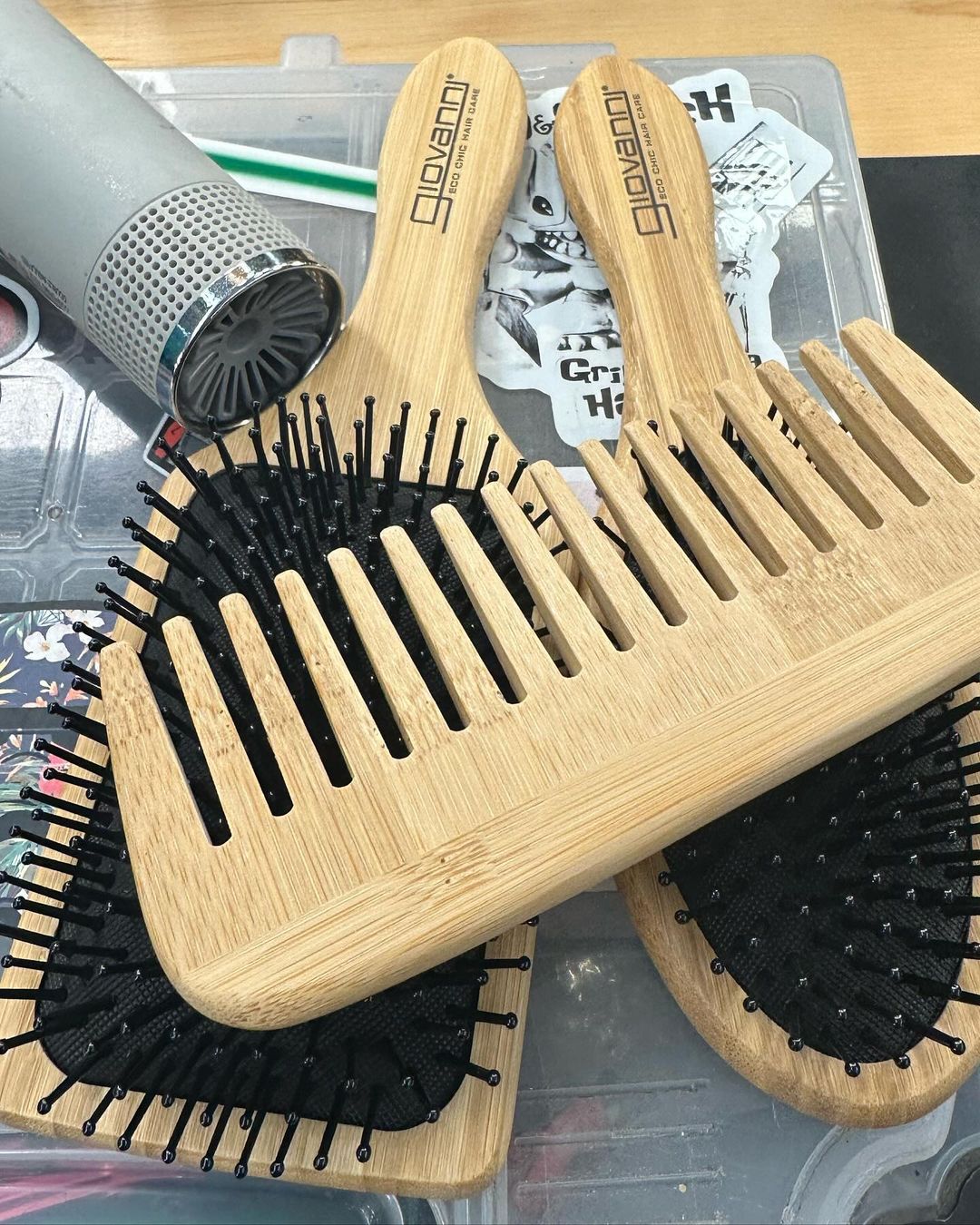 Giovanni brushes and comb